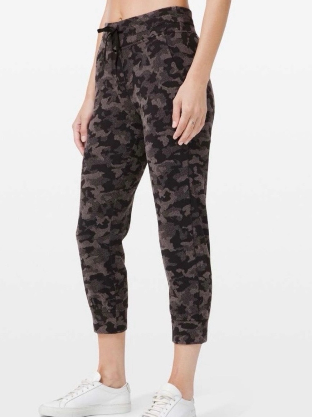 Lululemon Ready to Rulu Jogger Crop Heritage
Camo Jacquard Black Lunar Rock Sz 4